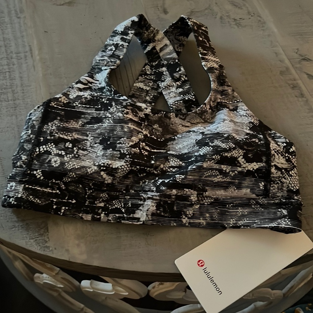 New with tags lululemon sports bra